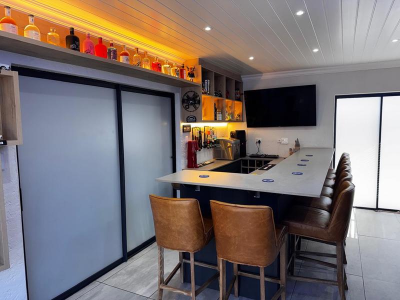 4 Bedroom Property for Sale in Monte Christo Western Cape